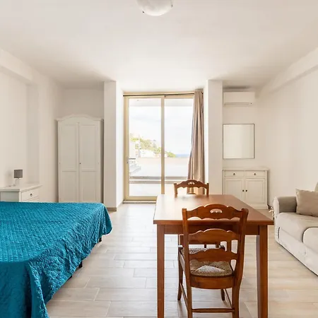 Aria Condizionata E Terrazza Vista Mare Апартаменты
