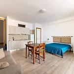 Aria Condizionata E Terrazza Vista Mare شقة كاستيلساردو