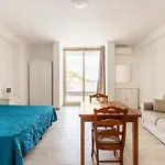 Aria Condizionata E Terrazza Vista Mare شقة